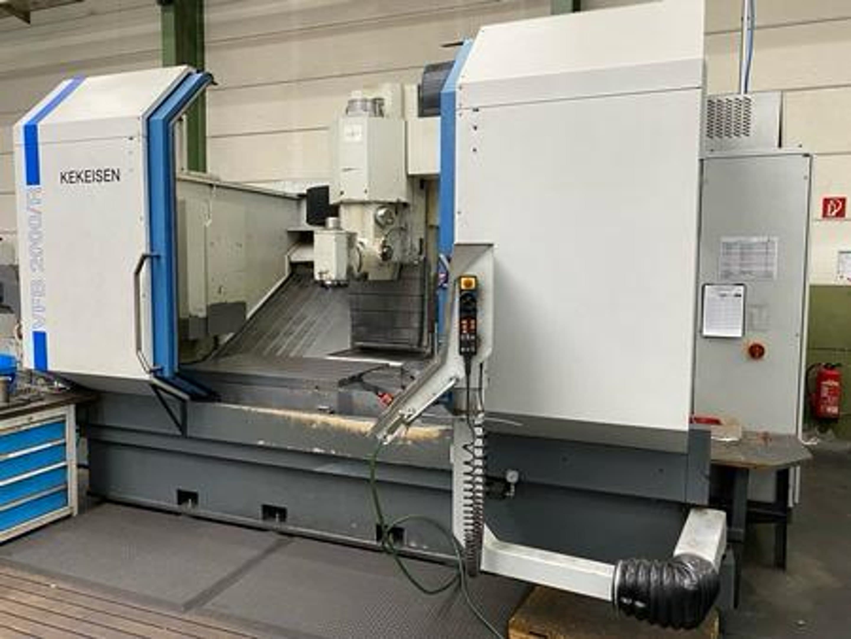 Codebasierte Illustration einer CNC-Maschine